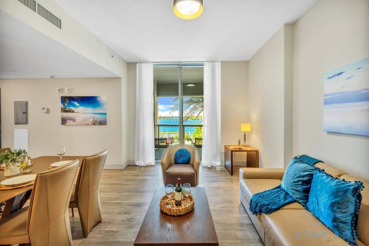 Apartment With Bay View Balcony - Pool - Up To 6 - Gym Hollywood Exterior photo