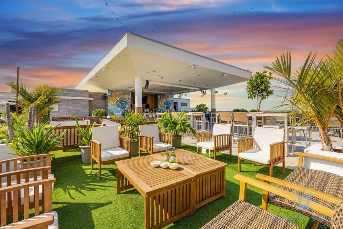 Apartment With Bay View Balcony - Pool - Up To 6 - Gym Hollywood Exterior photo