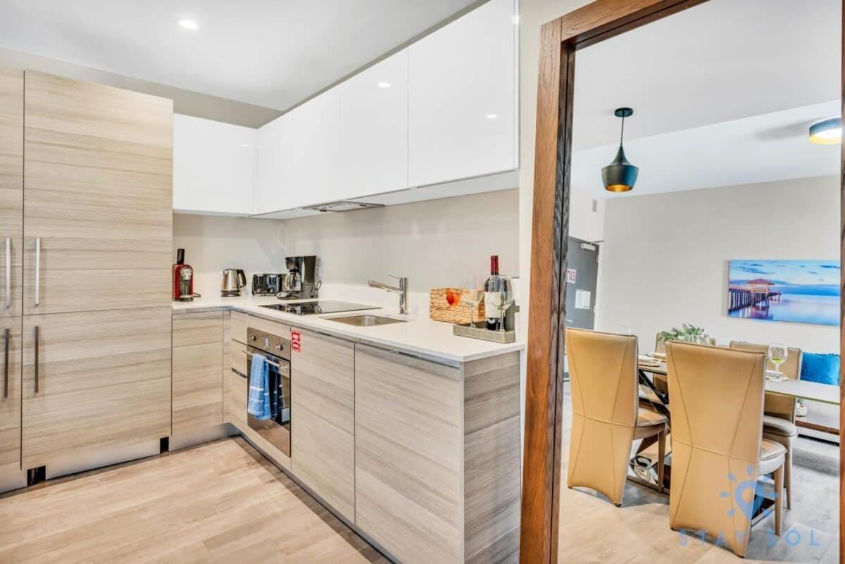 Apartment With Bay View Balcony - Pool - Up To 6 - Gym Hollywood Exterior photo
