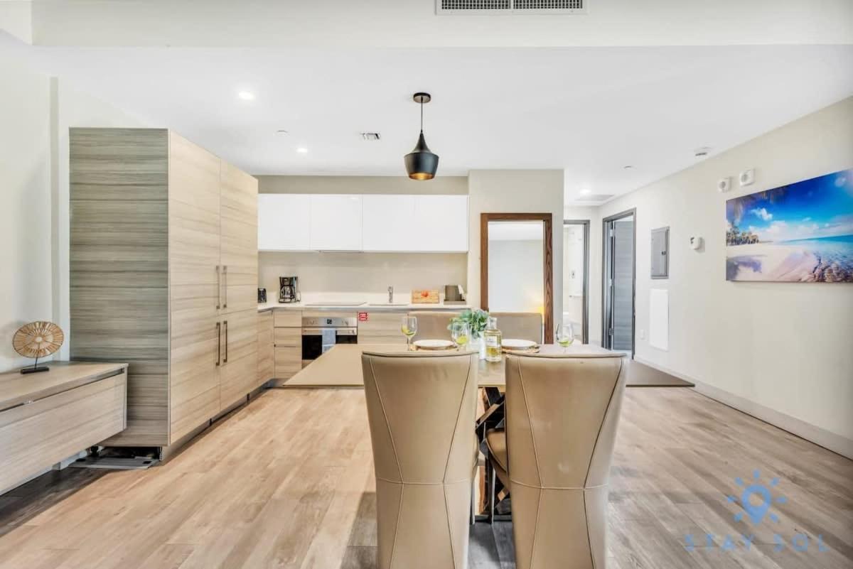 Apartment With Bay View Balcony - Pool - Up To 6 - Gym Hollywood Exterior photo