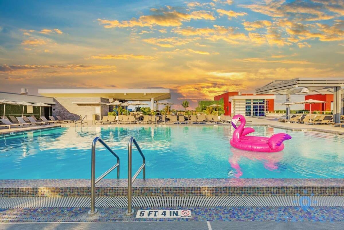 Apartment With Bay View Balcony - Pool - Up To 6 - Gym Hollywood Exterior photo