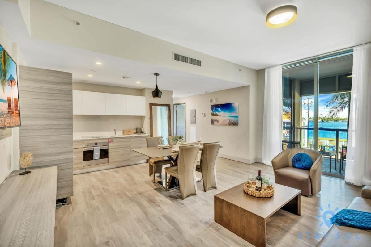 Apartment With Bay View Balcony - Pool - Up To 6 - Gym Hollywood Exterior photo