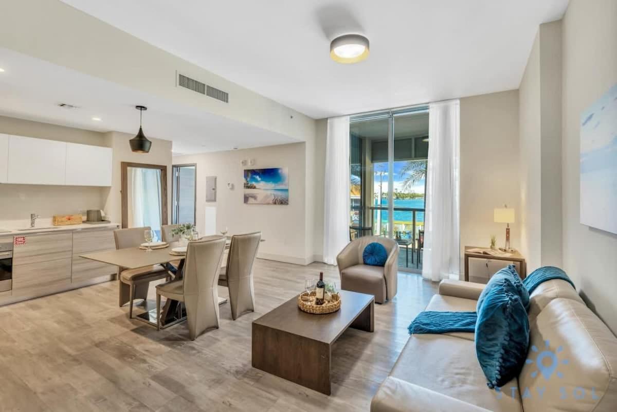 Apartment With Bay View Balcony - Pool - Up To 6 - Gym Hollywood Exterior photo